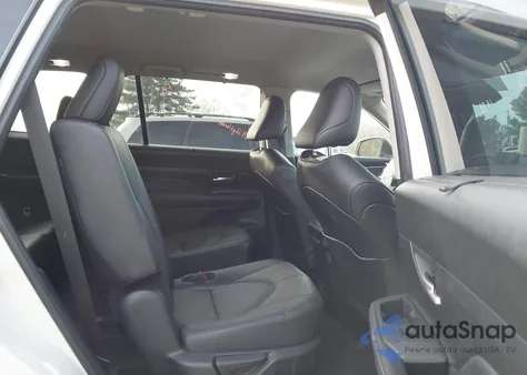 2024 Toyota Grand Highlander Xle из США, поврежденный, VIN 5TDAAAA55RS016240